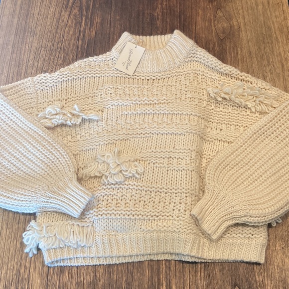 Universal thread sweater NWT - Picture 2 of 6